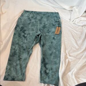 NOBULL Teal-Green Tie-Dye Capri Leggings